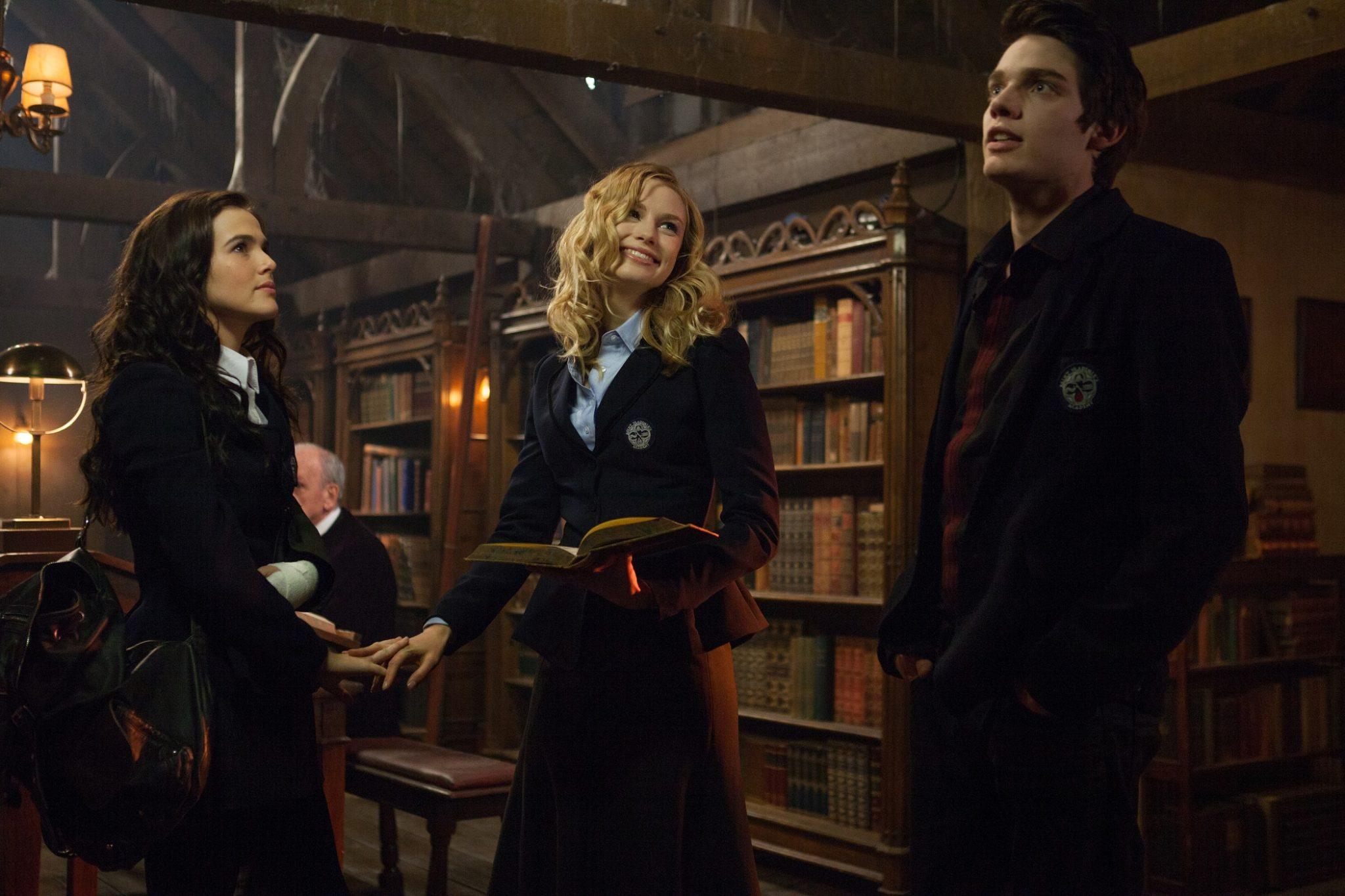 Академия вампиров фильм 2014. Академия вампиров сериал 2022. Академия вампиров Vampire Academy, 2014 Christian Ozera. Академия вампиров фильм 2014 Лисса.