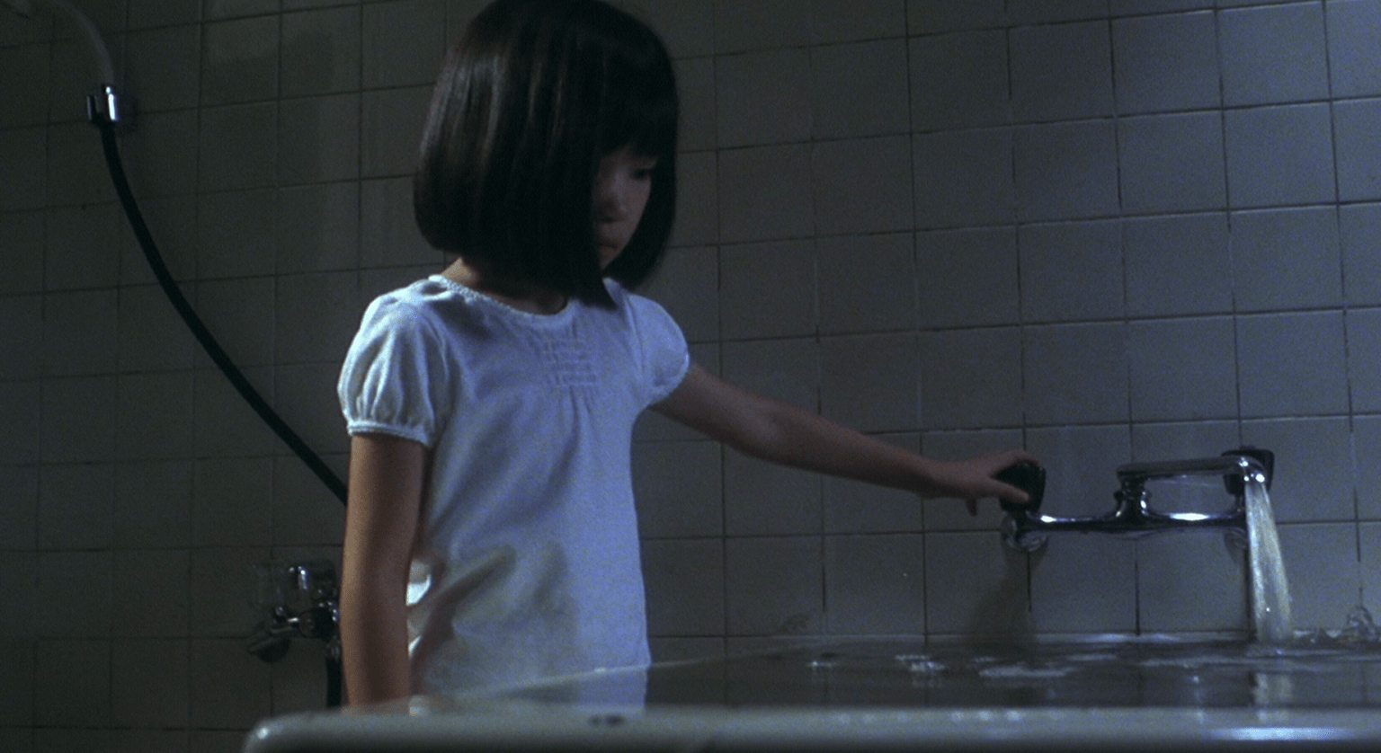 Задание темная вода. «Тёмные воды» / Honogurai Mizu no SOKO Kara (2002).